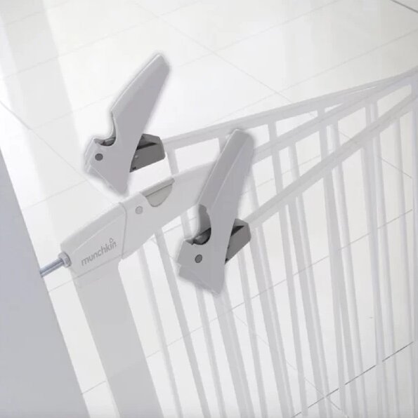 Munchkin Poarta de siguranta din Metal Maxi Secure white