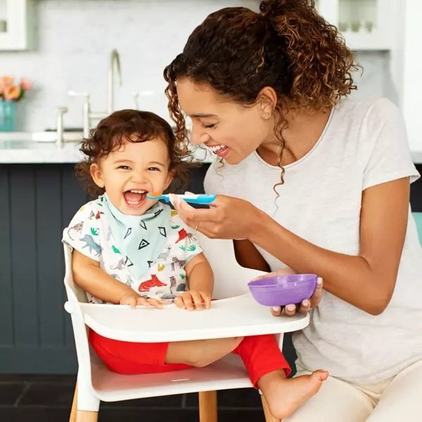 Munchkin Set de masa Love-A-Bowls 4 boluri cu capac + 2 lingurite 4L+