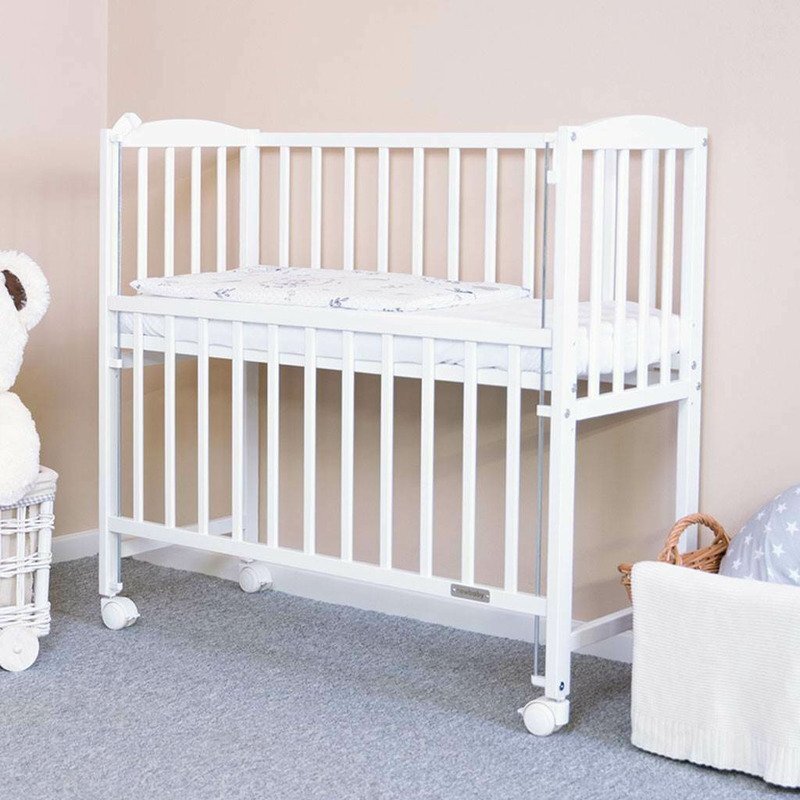 New Baby Patut din lemn cu laterala culisanta 90x40 cm Mateo White