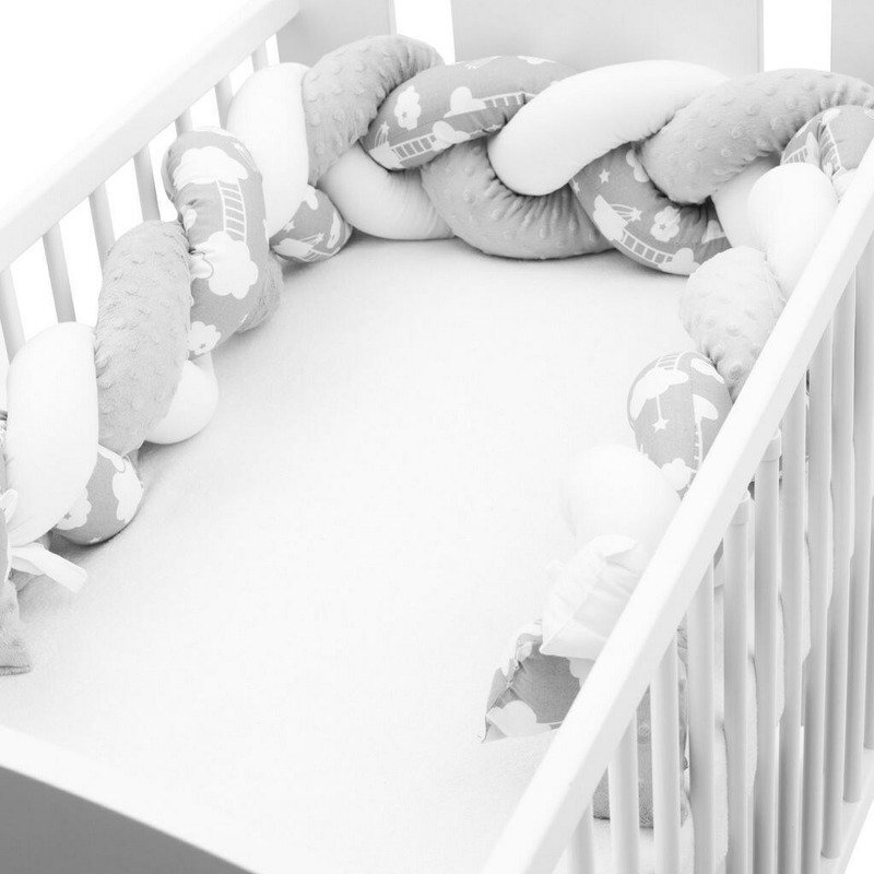 New Baby Protectie laterala pentru patut tip bumper impletit 225 cm Grey with clouds