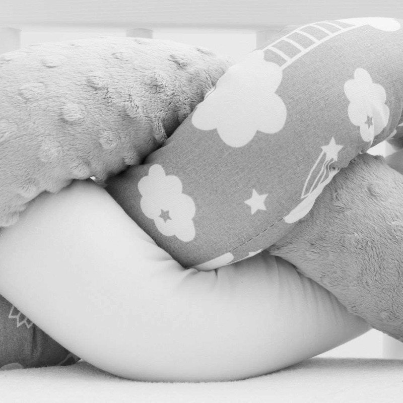 New Baby Protectie laterala pentru patut tip bumper impletit 225 cm Grey with clouds