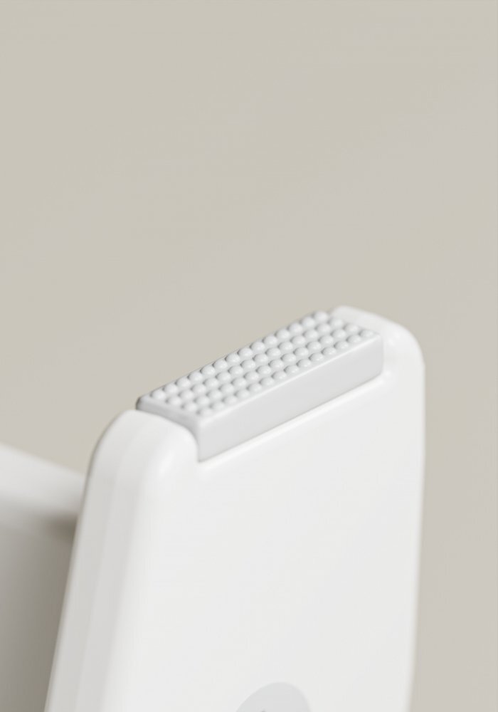 Nichiduta Garden Inaltator pentru copii Step Stool White cu trei trepte prevazut cu manere de prindere laterale si trepte antiderapante cu striatii dimesniune 45 x 52 x 65 cm