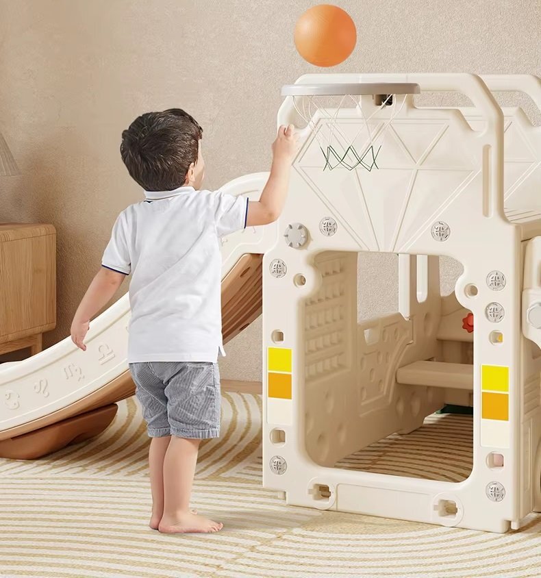 Nichiduta Garden Spatiu de joaca pentru copii 4 in 1 Nichiduta Happy Bus White cu saltea impermeabila din spuma Leagan convertibil Tobogan cu manere si trepte antiderapante Cos de baschet