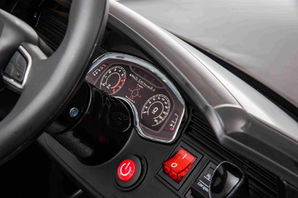 Nichiduta Masinuta electrica pentru copii Audi RS Q8 Black 70W cu echipare premiumacumulator 12V7Ah detasabilscaun pieleroti din cauciuc evaoglinzi retrovizoaresuspensiilumini ledradio mp3 playerusbsarcina maxima 25 kg