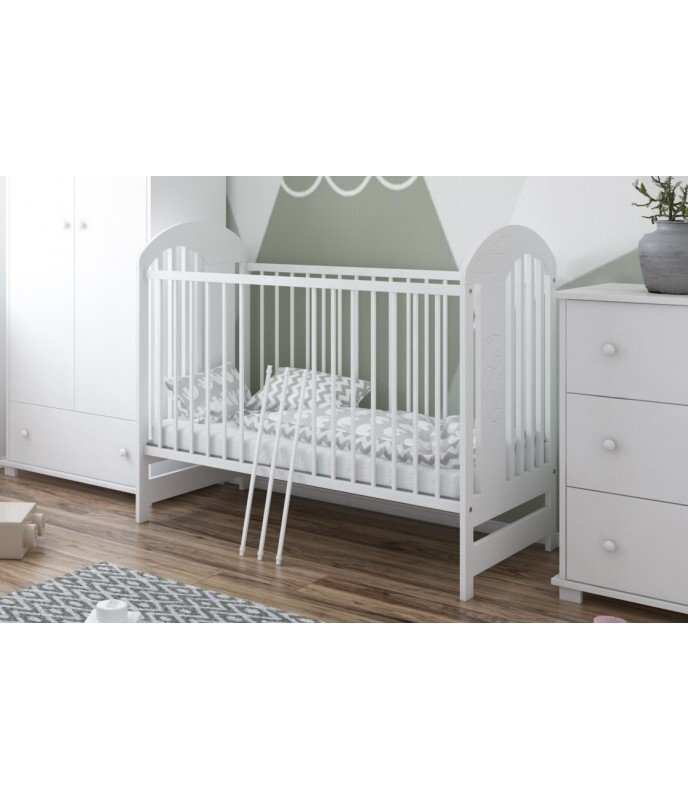 Nichiduta Patut din lemn pentru copii Tymon White design modern cu somiera reglabila pe 3 inaltimi distincte sistem cu 3 bare laterale detasabile margini rotunjite