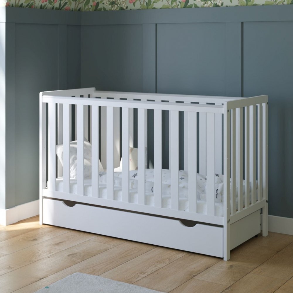 Nichiduta Patut din lemn si MDF pentru copii Bambi Alb cu sertar pe rotibariera de protectie2 bare detasabilevopsele ecologice margini rotunjitedimensiuni interioare 120x60 cm