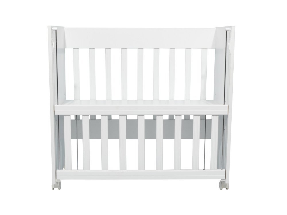 Nichiduta Patut pentru copii Mini Cot White cu laterala culisanta somiera reglabila pe 4 nivele de inaltime roti cu blocare margini rotunjite dimensiuni exterioare 94 x 46 x 88 cm