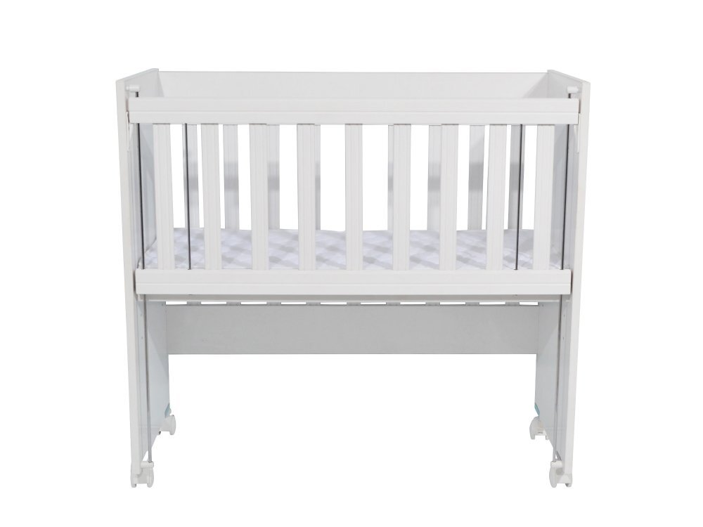 Nichiduta Patut pentru copii Mini Cot White cu laterala culisanta somiera reglabila pe 4 nivele de inaltime roti cu blocare margini rotunjite dimensiuni exterioare 94 x 46 x 88 cm
