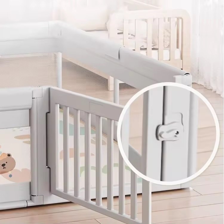 Nichiduta Tarc de joaca 120 x 180 cm cu cadru metalic pereti din plasa inaltime 65 cm cu poarta de acces covoras spuma cu doua fete 4 inele ajutatoare si 100 de bile incluse Playfence Grey