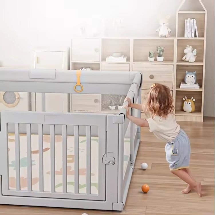 Nichiduta Tarc de joaca 120 x 180 cm cu cadru metalic pereti din plasa inaltime 65 cm cu poarta de acces covoras spuma cu doua fete 4 inele ajutatoare si 100 de bile incluse Playfence Grey