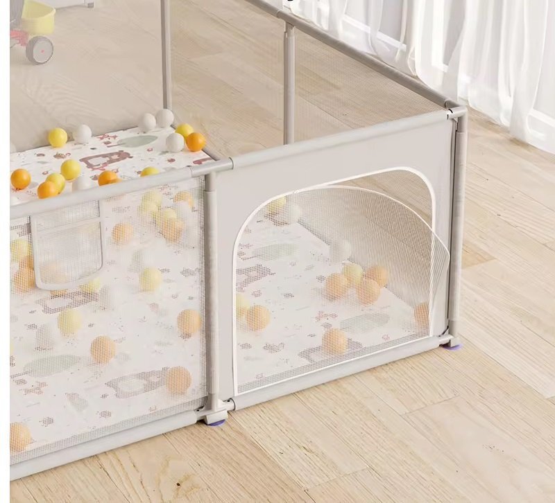 Nichiduta Tarc de joaca Forest Beige 150x180x65 cm cu cadru metalic pereti din plasa acces cu fermoar 4 inele ajutatoare covoras din spuma cu doua fete si 100 de bile incluse