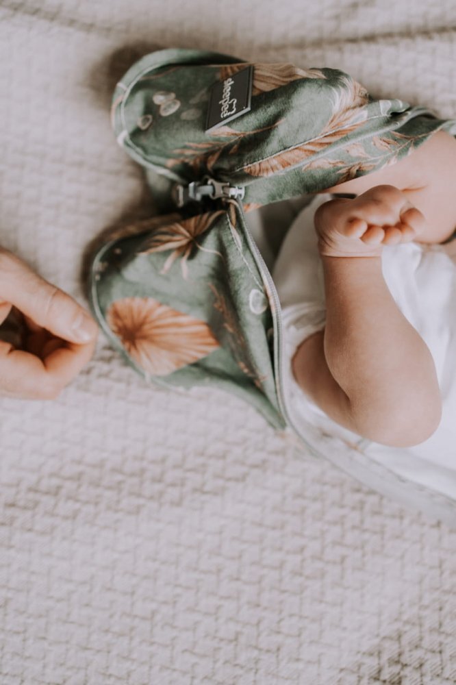 Nor Pufos Saculet Swaddle pentru infasat + caciulita Second Step Animale de epoca almond sleepee