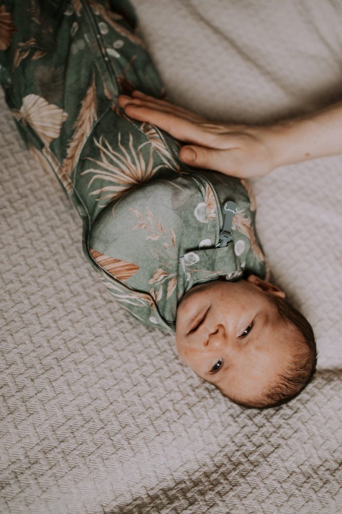Nor Pufos Saculet Swaddle pentru infasat + caciulita Second Step Animale de epoca almond sleepee