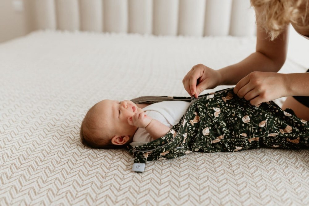 Nor Pufos Saculet Swaddle pentru infasat + Caciulita Second Step Forest Green Sleepee