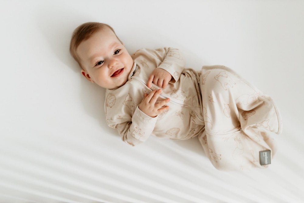 Nor Pufos Saculet Swaddle pentru infasat din bumbac + caciulita Animale de Epoca cream Sleepee