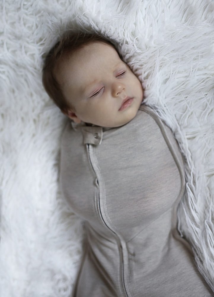 Nor Pufos Saculet swaddle pentru infasat din bumbac + caciulita Second Step gri deschis Sleepee