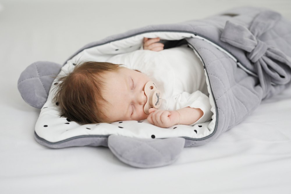 Nor Pufos Wrap cu urechi Babyhorn pentru nou nascut Royal Baby Gri Sleepee