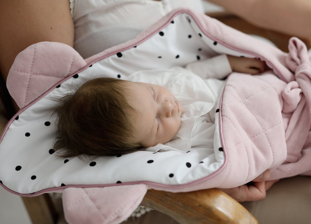 Nor Pufos Wrap cu urechi Babyhorn pentru nou nascut Royal Baby Sand Sleepee