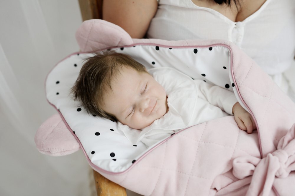 Nor Pufos Wrap cu urechi Babyhorn pentru nou nascut Royal Baby Sand Sleepee