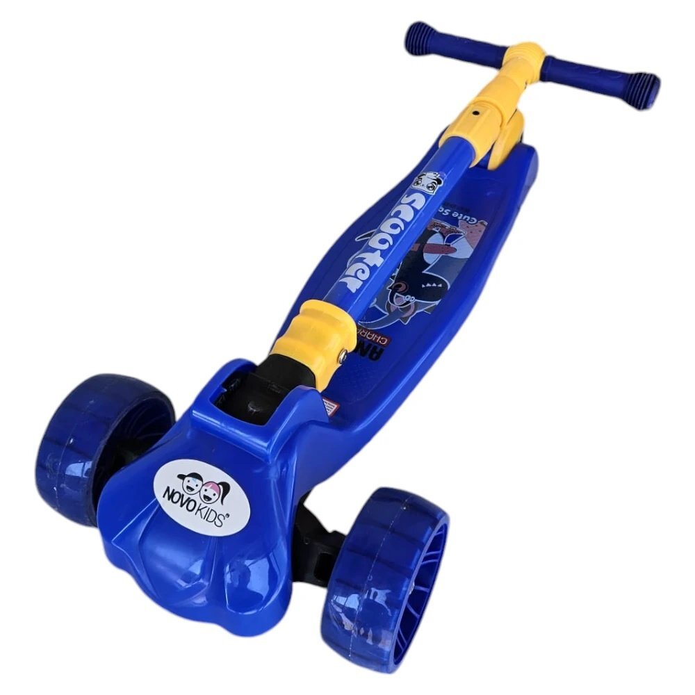 Novokids Trotineta pentru copii Mini Scooter 8020 Albastru cu roti luminoase din silicon melodii si lumini 3 roti pliabila maner reglabil pe inaltime greutate suportata 50 kg