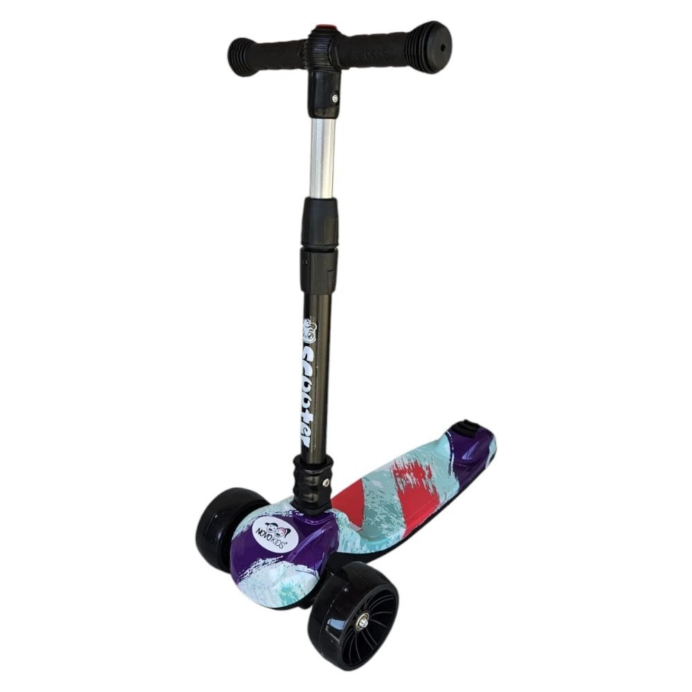 Novokids Trotineta pentru copii Mini Scooter 8150 Multicolor cu roti luminoase din silicon melodii si lumini 3 roti pliabila maner reglabil pe inaltime greutate suportata 50 kg