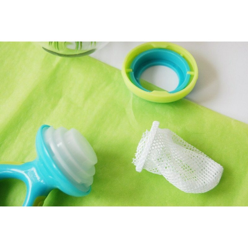 NUBY Dispozitiv de hranire pentru fructe si legume 6 luni + albastruverde