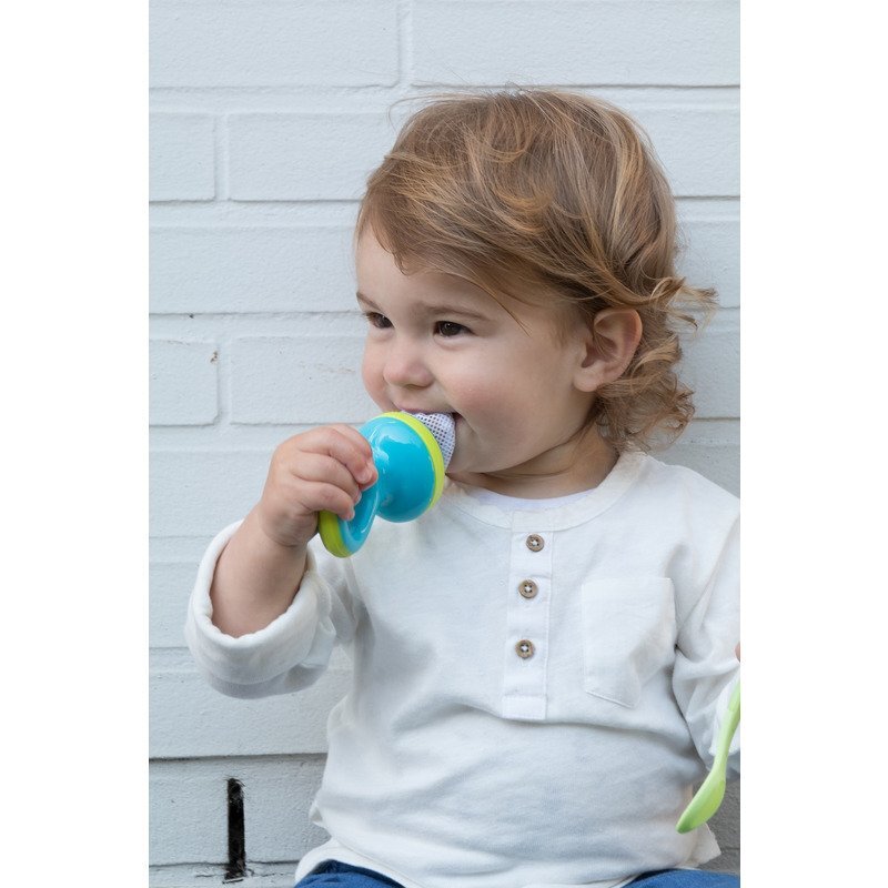 NUBY Dispozitiv de hranire pentru fructe si legume 6 luni + albastruverde