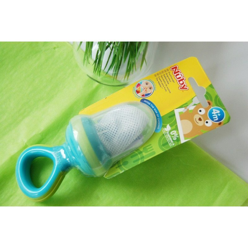 NUBY Dispozitiv de hranire pentru fructe si legume 6 luni + albastruverde