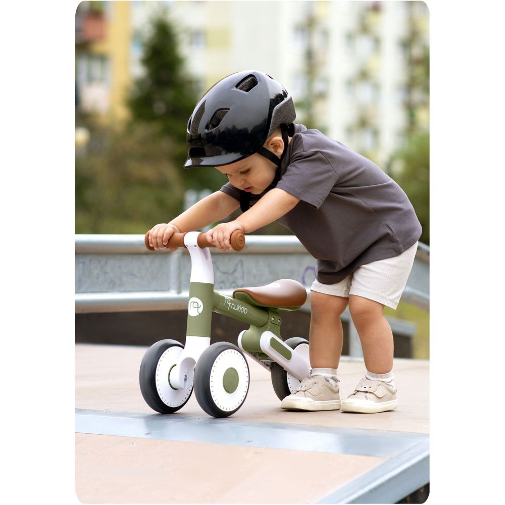 Nukido Bicicleta de echilibru Ride On Verde Inchisde la 12 luniscaun moaleinaltime sezut reglabilaroti din spuma EVAcadru rezistentmanere ergonomice cu opritoareUnghi de virare sigur al rotii cu protectie anti-rotatie