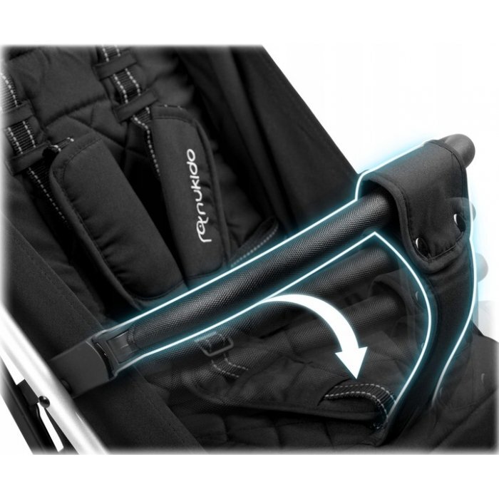 Nukido Carucior cu pliere compacta pentru copii cu suspensiispatar reglabilbara de protectie detasabilacapotina cu protectie UVhusa de transporthusa picioare si husa ploaiedimensiuni compatibile avion Paseo Negru