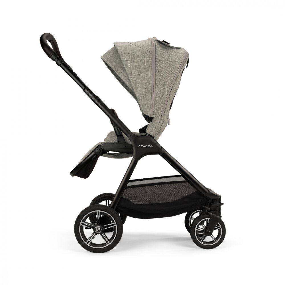 NUNA Carucior pentru copii x BMW TRIV next Gri Graphene ultracompact spatar reglabil sezut reversibil suspensii maner parental si suport pentru picioare reglabile husa de ploaie