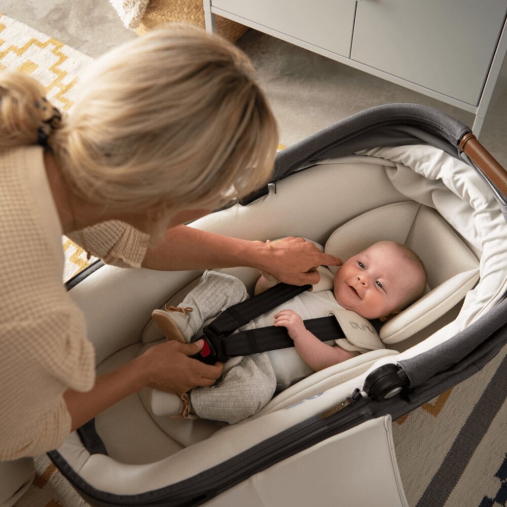 NUNA Set landou Cari next Caviar 40-70 cm + baza isofix base next i-Size pentru Cari next