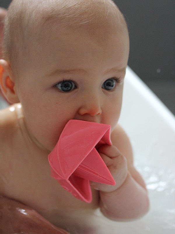 Oli&Carol Jucarie pentru baie Barcuta Origami roz