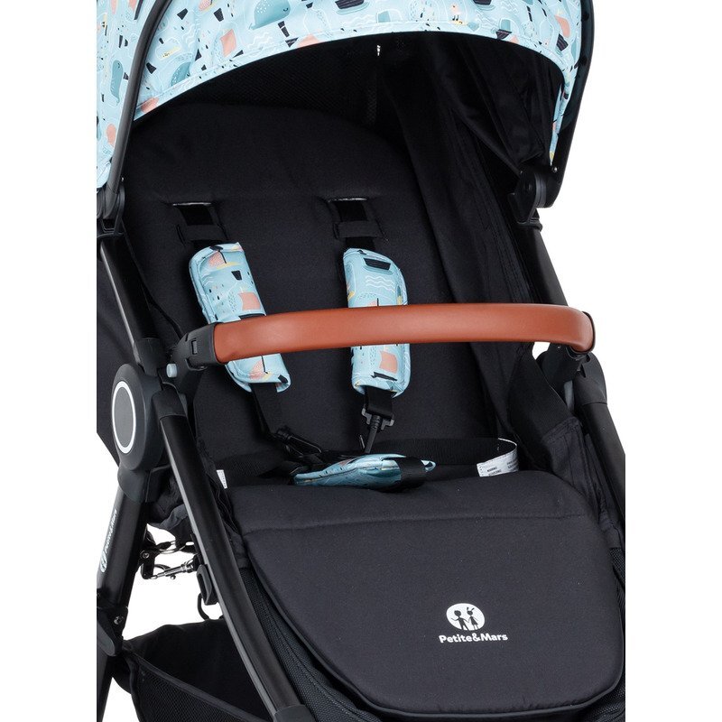 Petite&Mars Carucior sport PetiteMars Street+ Air Include capotina impermeabila Editie limitata Cu fereastra husa picioare cos de bagaje Cu roti gonflabile Centura de siguranta in 5 puncte Sarcina maxima 25 kg 6 luni+ Ocean