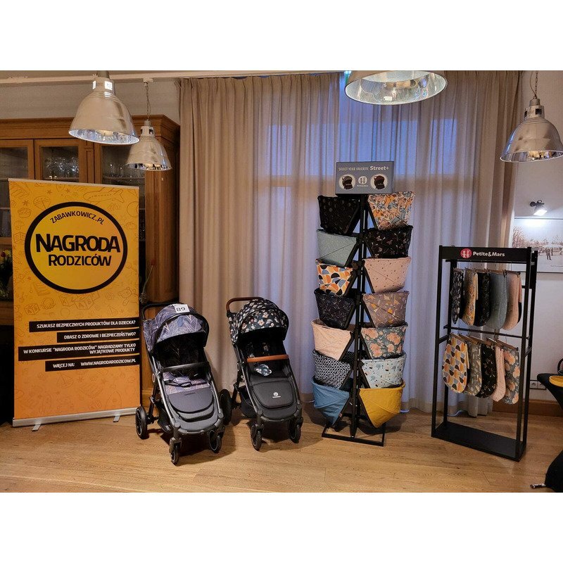 Petite&Mars Carucior sport PetiteMars Street+ Air Include capotina impermeabila Editie limitata Cu fereastra husa picioare cos de bagaje Cu roti gonflabile Centura de siguranta in 5 puncte Sarcina maxima 25 kg 6 luni+ Ocean