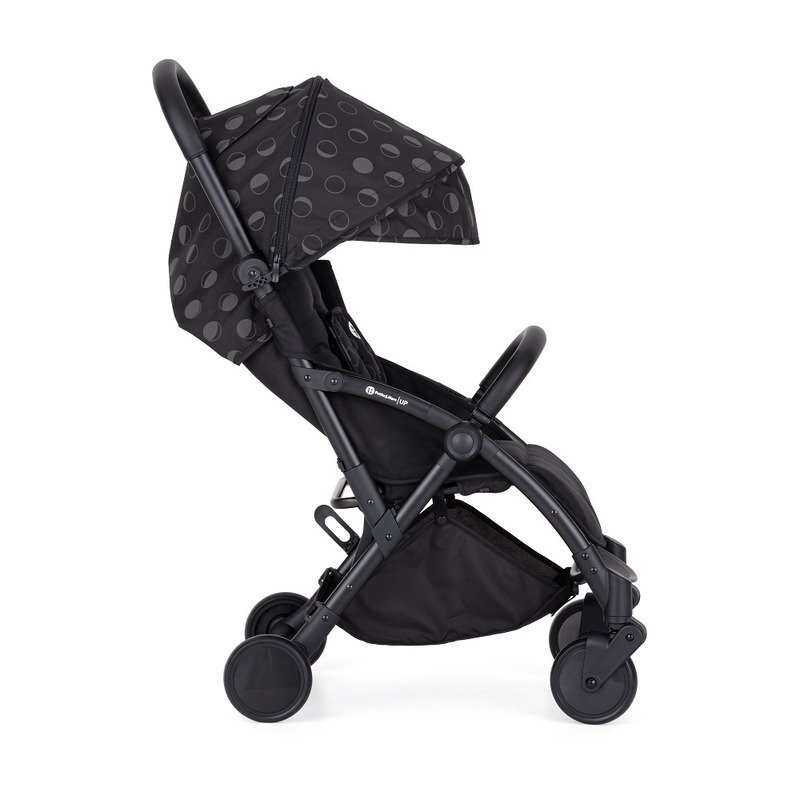 Petite&Mars Carucior sport PetiteMars Up Editie limitata Capotina reflectorizanta Ultracompact si usor 6 luni+ 5.8 kg Bara detasabila Sarcina maxima 22 kg Standard de siguranta EN 1888-22018 Gri Inchis