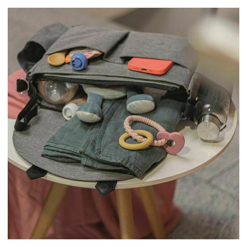 Petite&Mars Geanta si organizator pentru mamici Sara PetiteMars cu 7 compartimente si buzunar temic gri