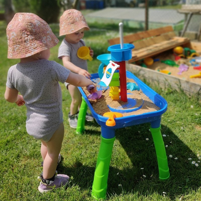 Petite&Mars Masa de joaca PetiteMars Teo pentru apa si nisip cu 6 jucarii diferite incluse AlbastruVerde