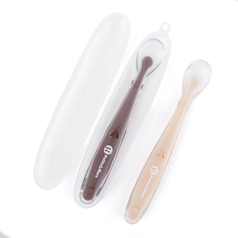 Petite&Mars Set 2 lingurite PetiteMars TakeMatch Maro adecvate pentru masina de spalat vase fara BPA 6 luni+ cutie pentru depozitare