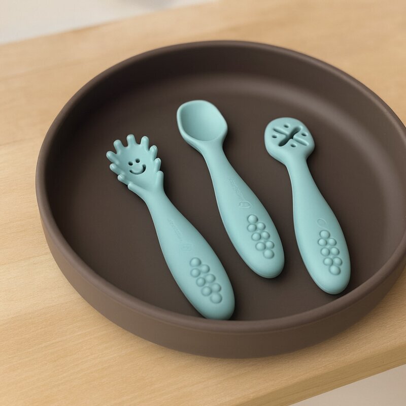 Petite&Mars Set 3 lingurite PetiteMars Frosted Sky Albastru TakeMatch din silicon pentru supa paste alimente usoare fara BPA 6 luni+