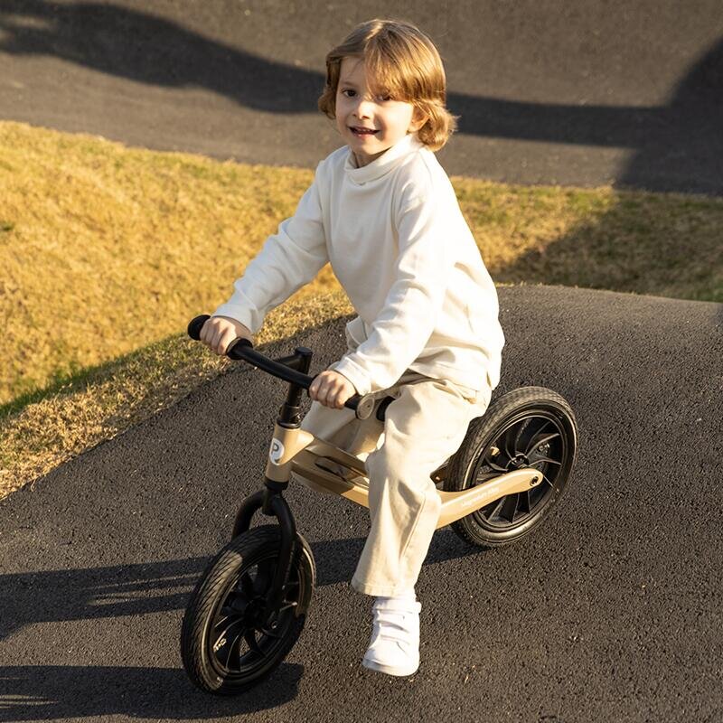 QPlay Bicicleta copii fara pedale Balance bike Racer Platinum de la 3 ani pana la 30 kg cadru usor de magneziu reglabil sa comoda acoperita cu piele ecologica roti de cauciuc gonflabil