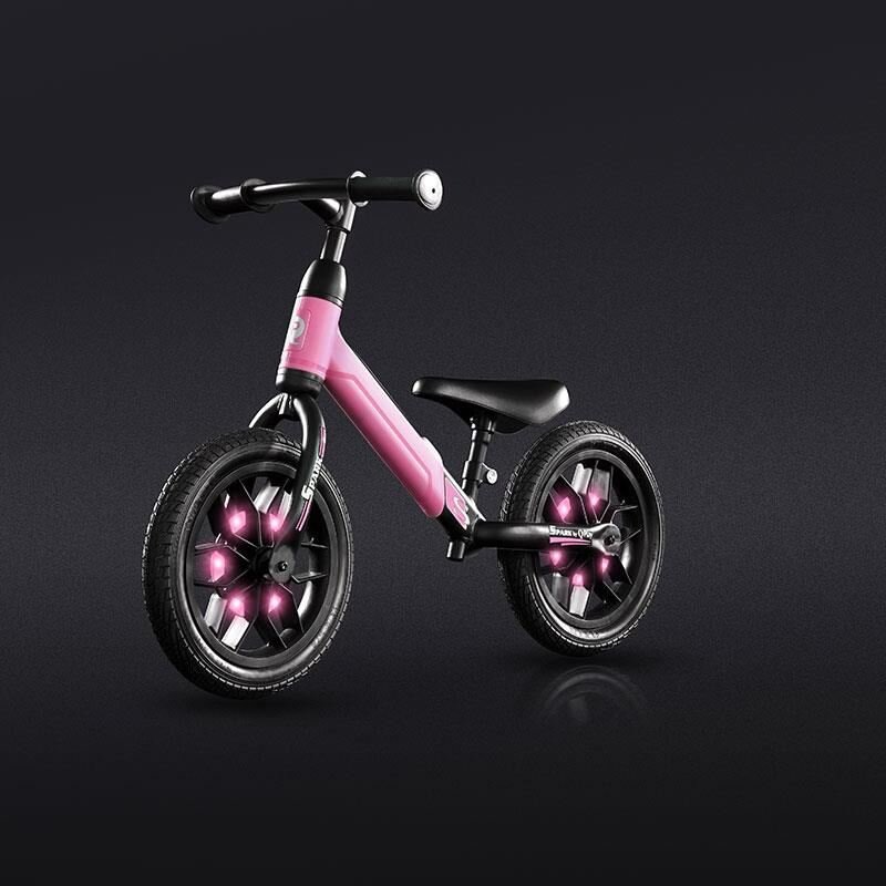QPlay Bicicleta copii fara pedale Balance bike Spark Roz 12 inch de la 3 ani pana la 30 kg iluminare LED la roti ghidon ajustabil cu mansoane anti-alunecare sa ajustabila pe inaltime roti de cauciuc