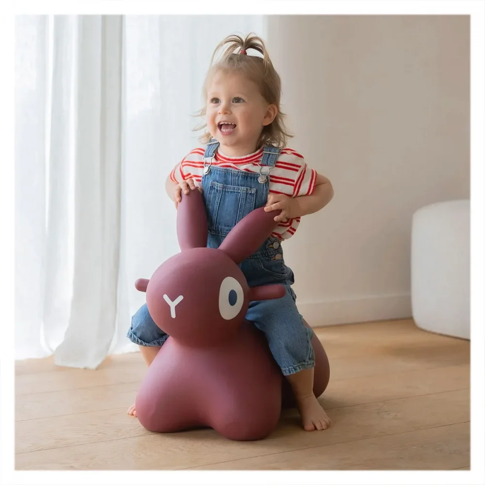 Quut Toys Iepuras gonflabil saltaret Hoppi Bunny bordo
