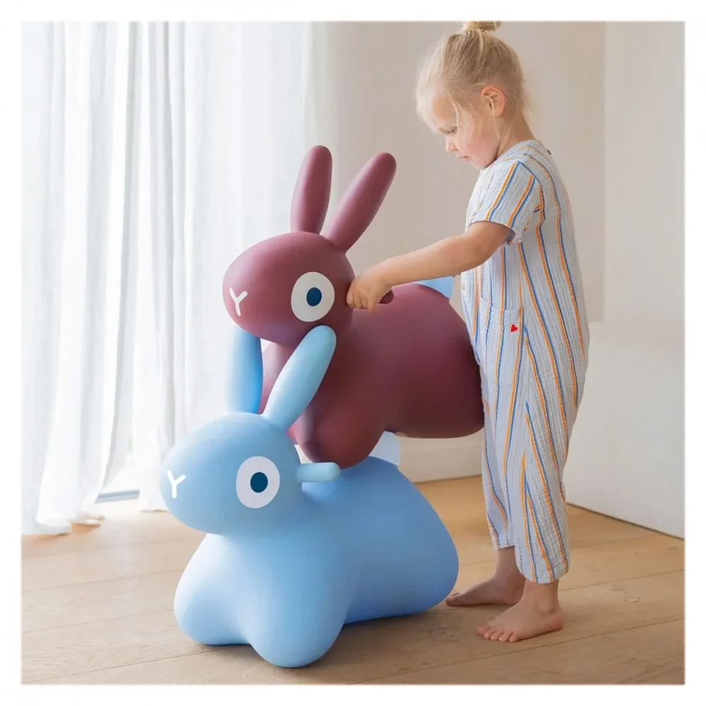 Quut Toys Iepuras gonflabil saltaret Hoppi Bunny bordo