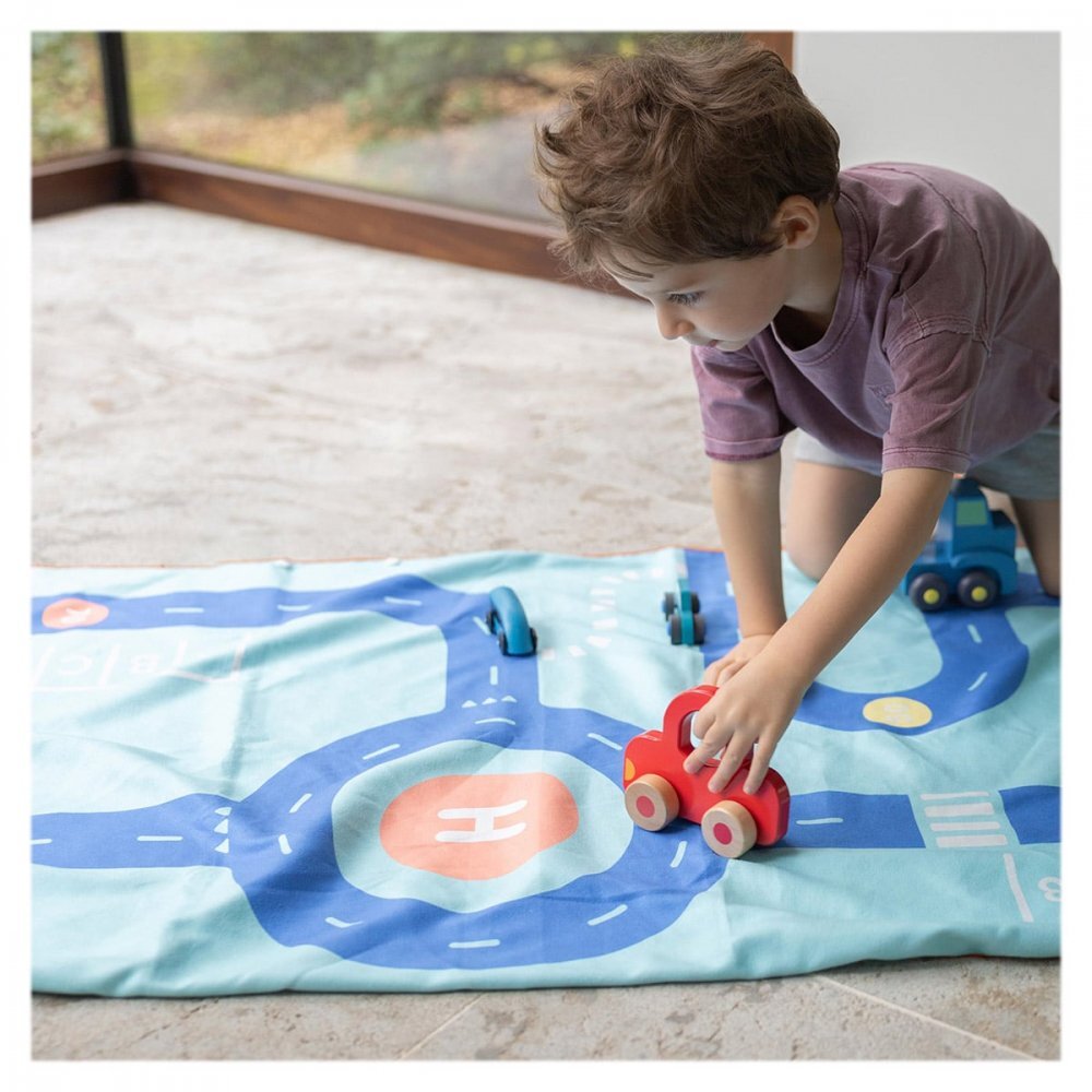 Quut Toys Prosop de plaja cu traseu auto 140 x 70 cm