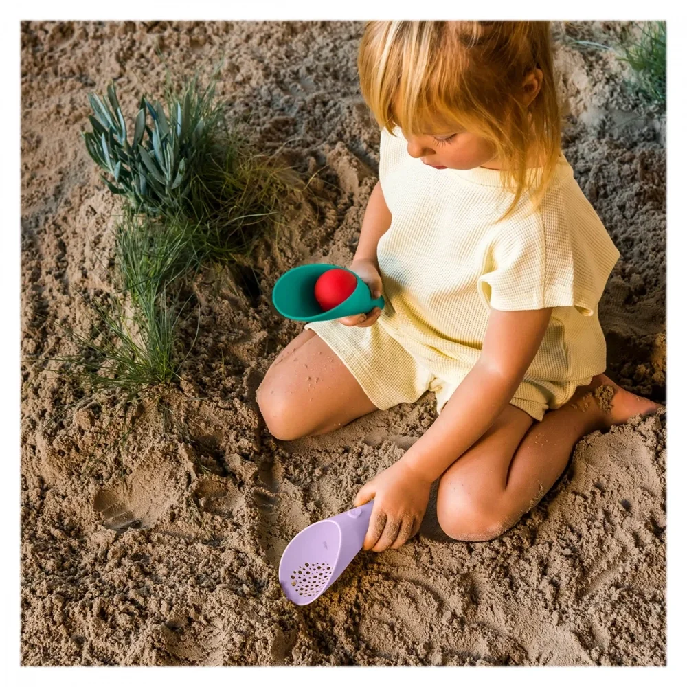 Quut Toys Set lopatica cu sita si minge Cuppi mov