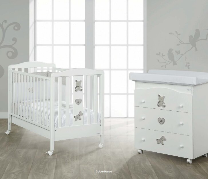 Raffaello Design Made in Italy Patut bebe din lemn masiv cu sertar roti laterale culisabile si inaltime reglabila a saltelei Tuo 127x63 cm