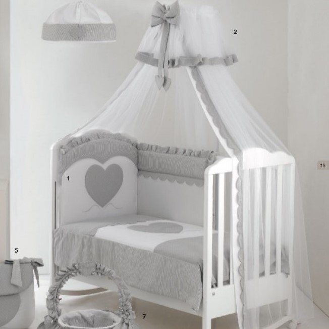 Raffaello Design Made in Italy Set lenjerie de lux din bumbac cu broderie protectie laterala pilota pentru pat bebelusi Cuore di Mamma Gri Italia