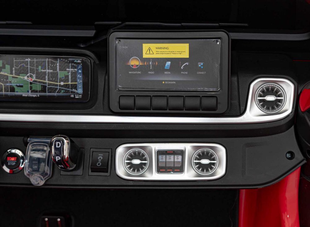 Ramiz Masinuta electrica 4x4 pentru copii Mercedes Benz G63 AMG XXL motor 4 x 200W baterie 24V7Ah panou audio buton de pornire slow start dimenesiune 159 x 97 x 81 cm