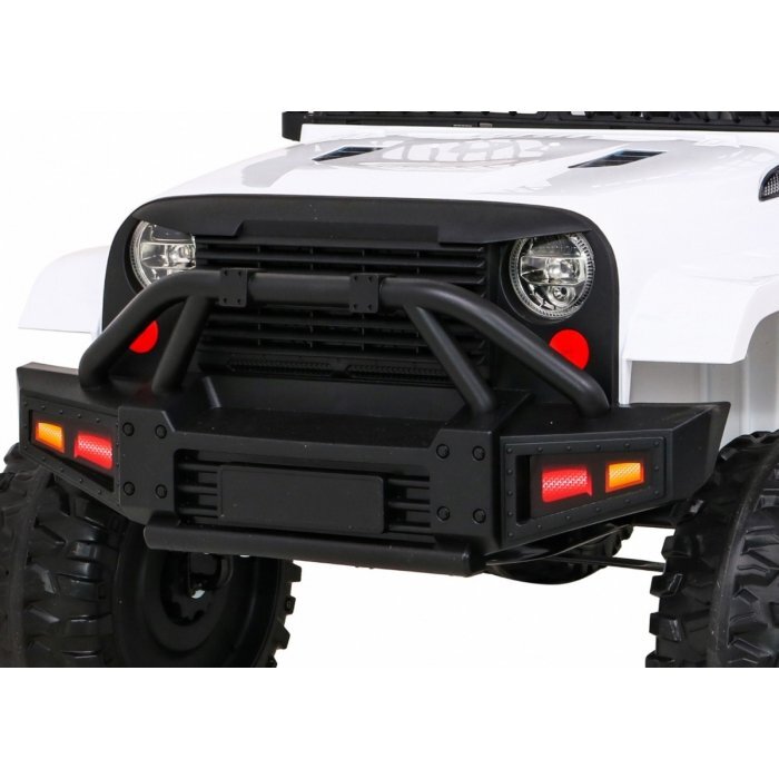 Ramiz Masinuta electrica pentru copii Jeep Dark Night alb 70W cu telecomanda suspensii si lumini scaun piele si panou audio